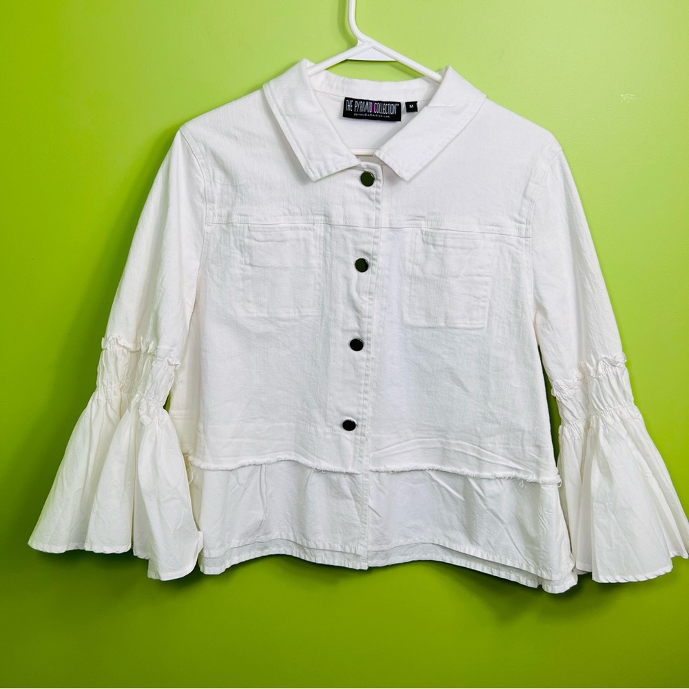 the pyramid collection white wide sleeve jacket size M great condition